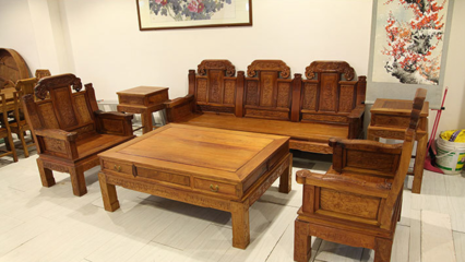 红木瑰宝，雅室生辉 花梨木沙发的保养之道