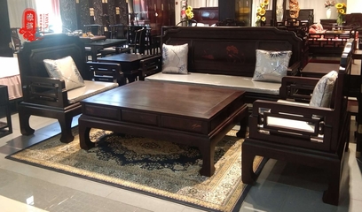 红木家具表面处理工艺大解析 擦漆、烫蜡、擦油，究竟孰优孰劣？